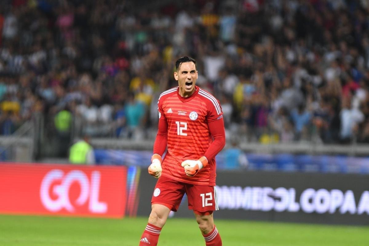 Fotos do empate por 1 a 1 entre Argentina e Paraguai, no Mineiro, pela Copa Amrica