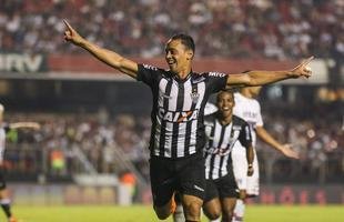 Atl�tico saiu atr�s, conseguiu virada com R�ger Guedes e Ricardo Oliveira, mas cedeu empate no Morumbi