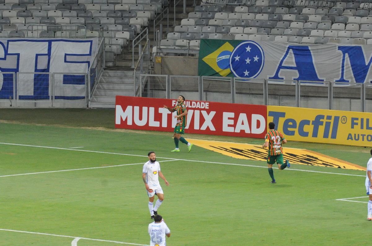Fotos do duelo entre Cruzeiro e Sampaio Corra, no Mineiro, pela 14 rodada da Srie B do Campeonato Brasileiro