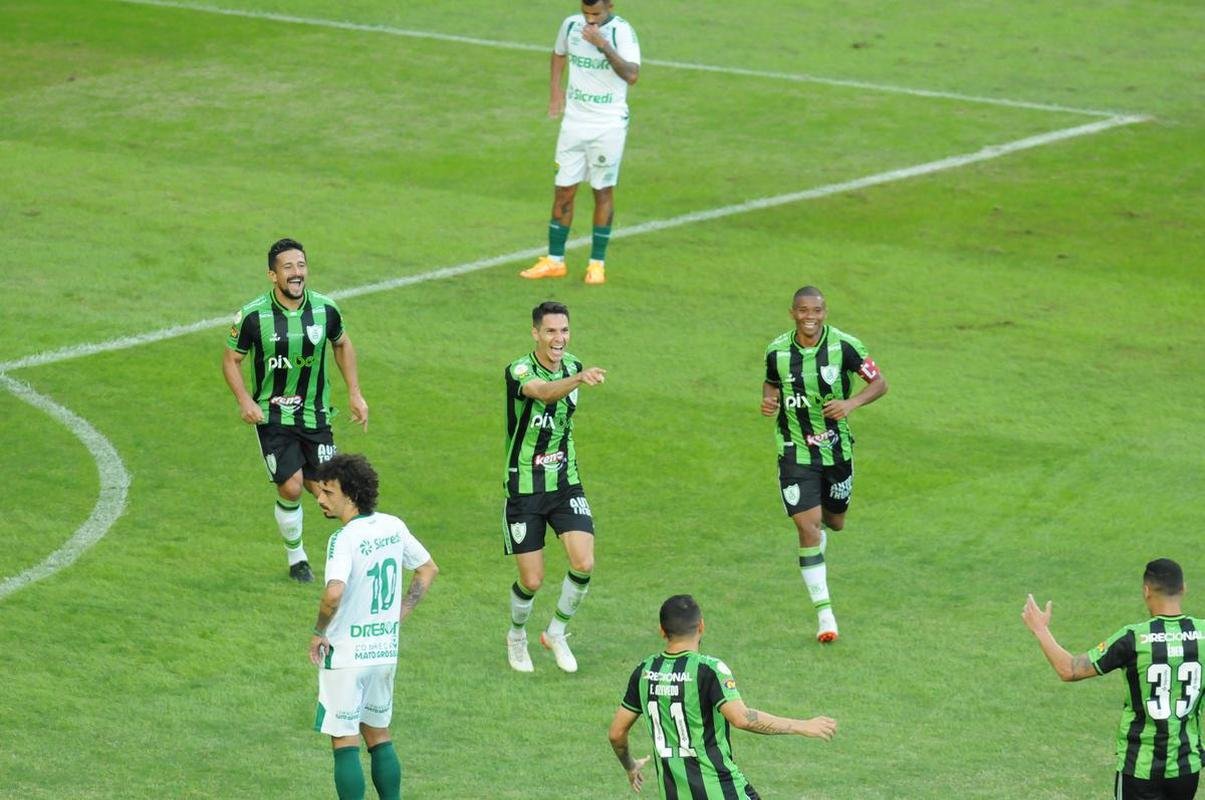 Amrica e Cuiab se enfrentaram, no Independncia, pela 9 rodada do Campeonato Brasileiro