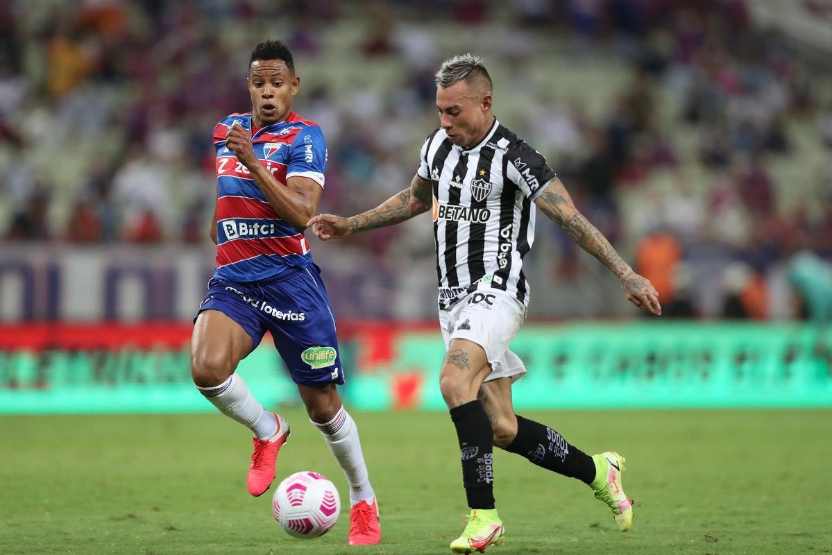 Diego Costa e Hulk marcaram os gols da vitria do Atltico por 2 a 1 sobre o Fortaleza, no Castelo