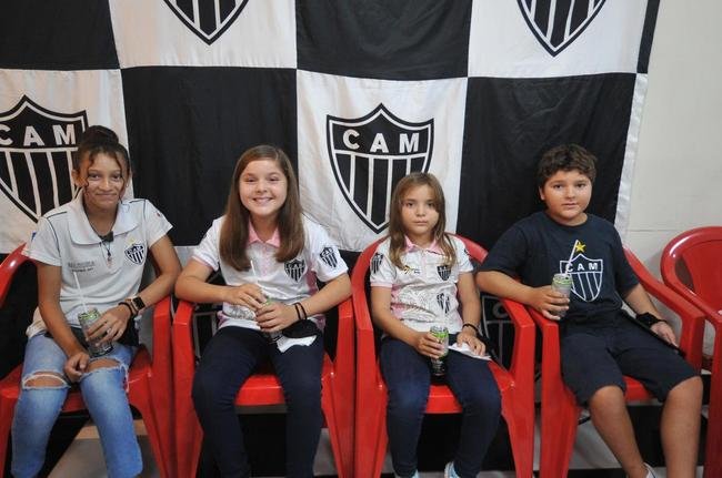 GaloCuia, nesse sbado (19), reuniu dezenas de atleticanos em 'concentrao' para a Supercopa do Brasil contra o Flamengo. As equipes se enfrentam no domingo, na Arena Pantanal, em busca do primeiro trofu da temporada 2022.