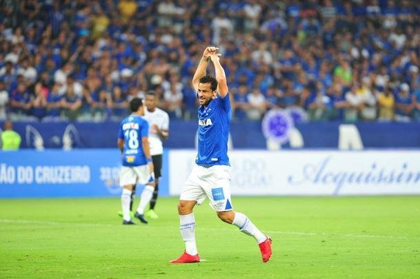 Imagens do jogo entre Cruzeiro e Tupi, no Mineiro