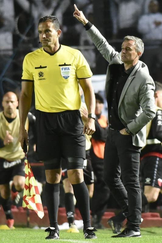 No segundo tempo, Coln virou com gols de Wilson Morelo e Luiz Pulga Rodrguez