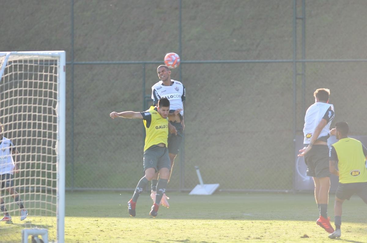 Veja fotos do treino do Atltico