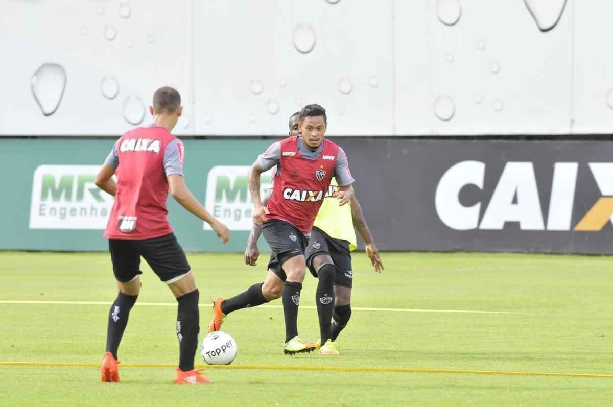 Jogadores que no foram titulares contra o Tombense, no sbado, treinam na cidade do Galo