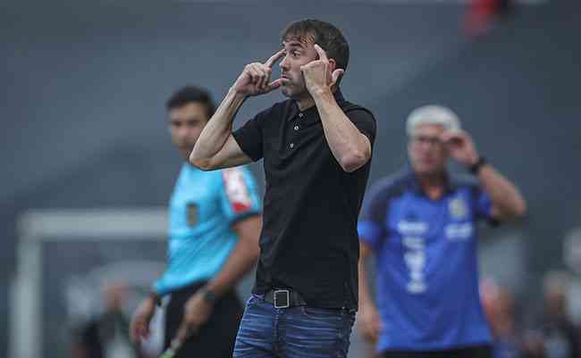 O Atltico, de Coudet, empatou com o Santos por 0 a 0 na Vila Belmiro