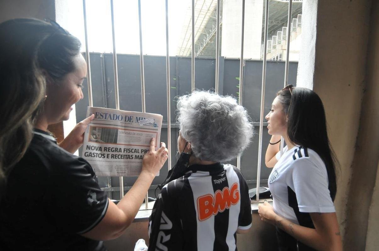 Familiares e amigos acompanham final do Mineiro na casa de dona Myrza Guimares, torcedora do Atltico vizinha do estdio Independncia