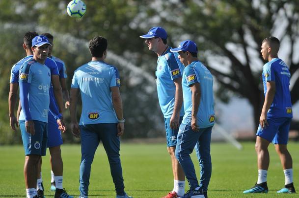 Rogrio Ceni concedeu entrevista coletiva e comandou o primeiro treinamento