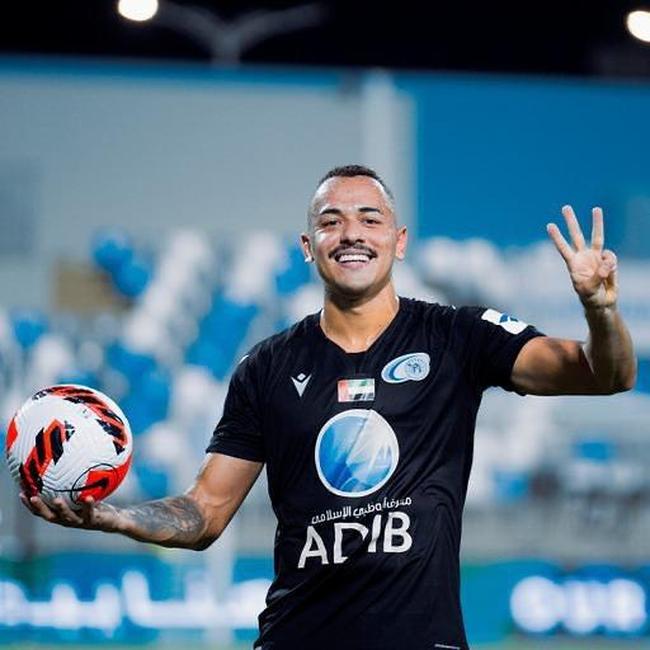 Papagaio - Ainda em 2019 ele deixou o Atltico e foi emprestado pelo Palmeiras ao Gois. Em 2021, jogou pela equipe paulista antes de ser emprestado ao Cuiab. No ano passado, foi emprestado ao Ituano e teve grande participao na Srie B. O bom desempenho despertou interesse do Baniyas, dos Emirados rabes, onde ele permanece. 