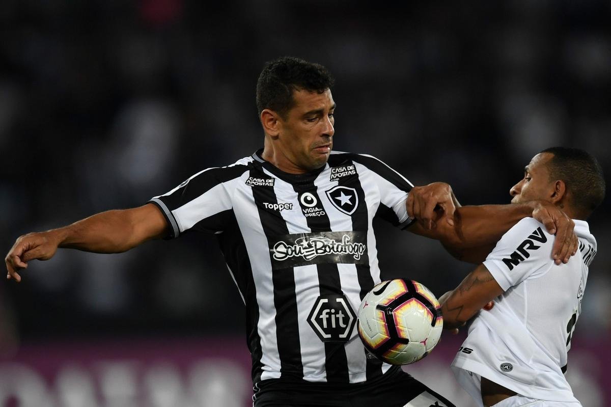 Fotos do duelo entre Botafogo e Atltico, no Estdio Nilton Santos, no Rio, pela ida das oitavas de final da Copa Sul-Americana