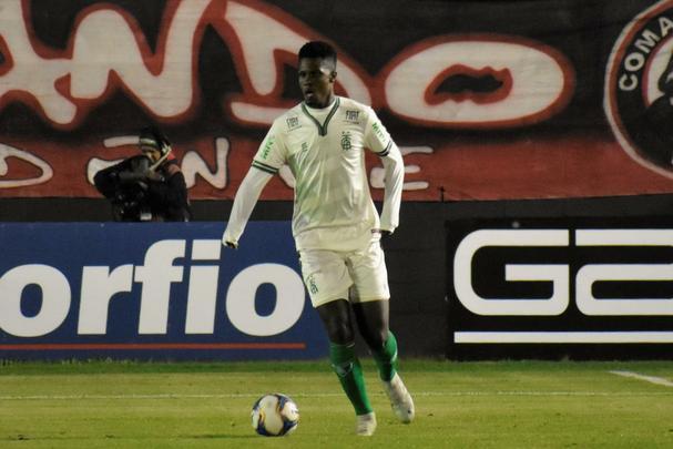 Imagens do jogo entre Amrica e Brasil de Pelotas, no interior gacho, pela Srie B do Brasileiro 