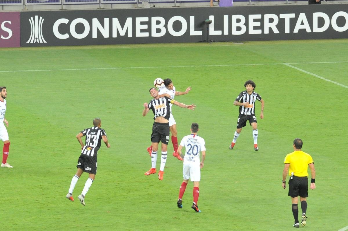 Fotos do duelo entre Atltico e Cerro Porteo, no Mineiro, pelo Grupo E da Copa Libertadores