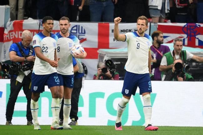 Fotos do duelo entre Inglaterra e Frana, pelas quartas de final da Copa do Mundo, no estdio Al Bayt, em Al Khor