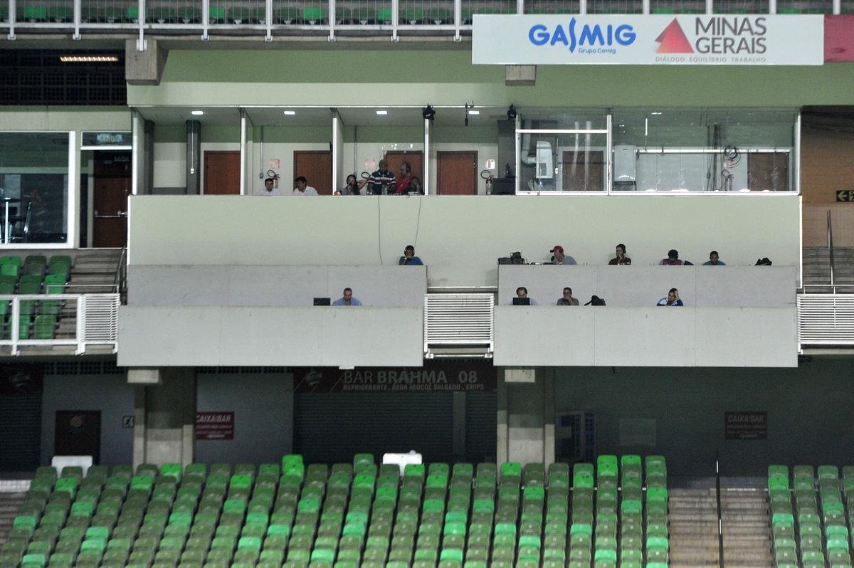 Rdio Inconfidncia inova e lana jornalista Isabelly Morais, de 20 anos, como narradora esportiva. Nesta tera, ele estreou transmitindo a partida entre Amrica e ABC-RN, no Independncia, pela Srie B do Brasileiro.