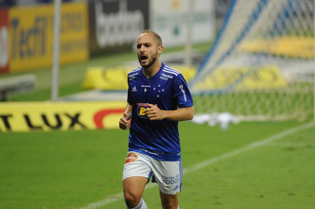 Rgis (meia-atacante): aos 28 anos, jogador deixou o Cruzeiro no ltimo dia de 2020. Teve boa passagem pelo Bahia