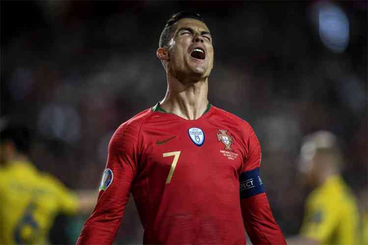 Portugal goleia Lituânia com três de CR7 nas eliminatórias da Euro