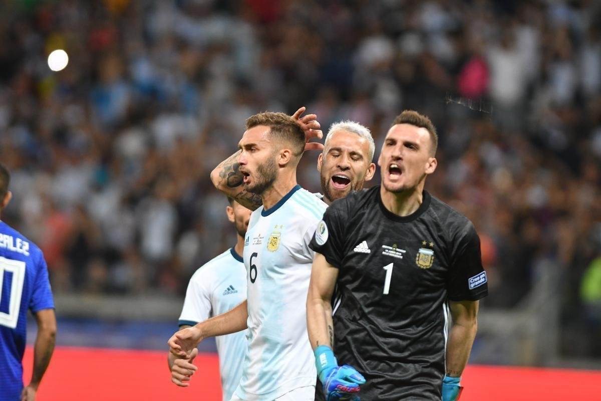Fotos do empate por 1 a 1 entre Argentina e Paraguai, no Mineiro, pela Copa Amrica