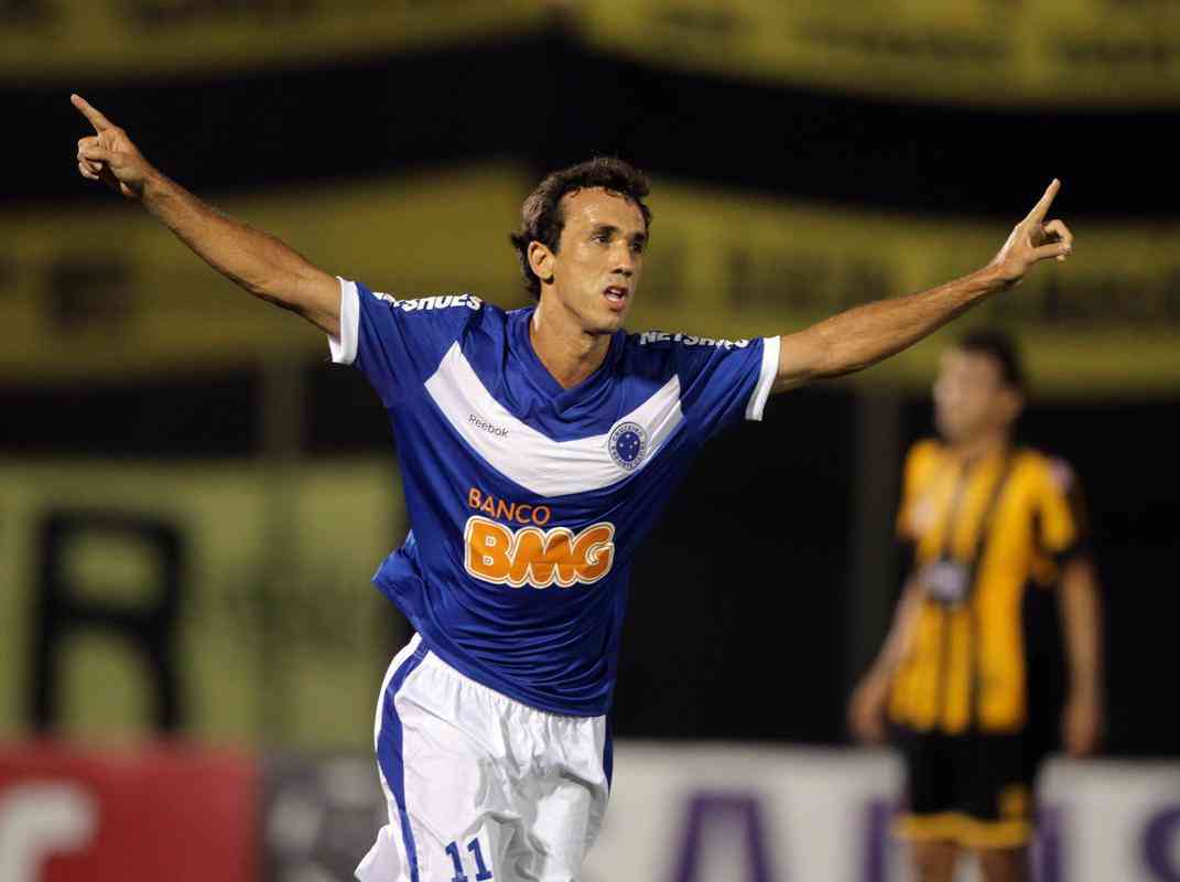 20 Thiago Ribeiro - 14 gols