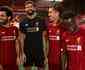 Liverpool lana novo uniforme com homenagem a lendrio ex-treinador