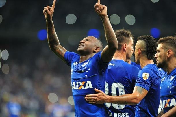 Arrascaeta sofreu pnalti de Vilches; Sass cobrou com categoria e ampliou para 3 a 0