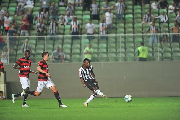 Confira imagens da partida entre Atltico e Vitria, no Independncia