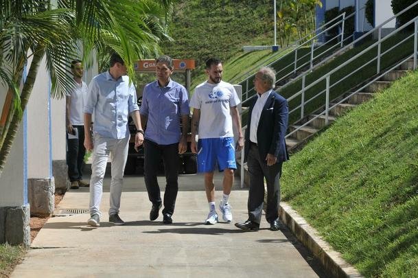 Meia argentino foi apresentado como novo reforo do Cruzeiro nesta quinta-feira (18 de janeiro)