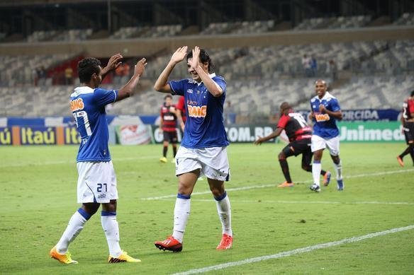 Imagens da partida entre Cruzeiro e Vitria