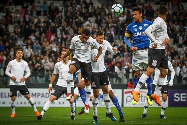 Fotos do amistoso entre Corinthians e Cruzeiro, que terminou empatado por 2 a 2, nesta quarta-feira (11/7), na Arena Corinthians, em São Paulo. Gols da Raposa foram marcados por Henrique e Rafael Sobis.