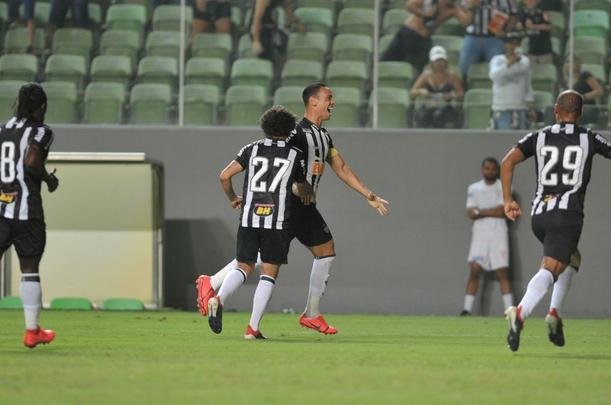 Veja fotos do jogo Atltico x URT