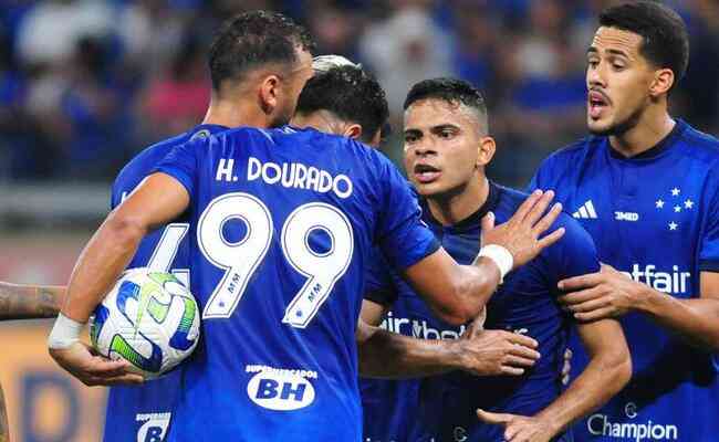 Pepa crava batedor de pênalti do Cruzeiro: Dourado ou Bruno Rodrigues