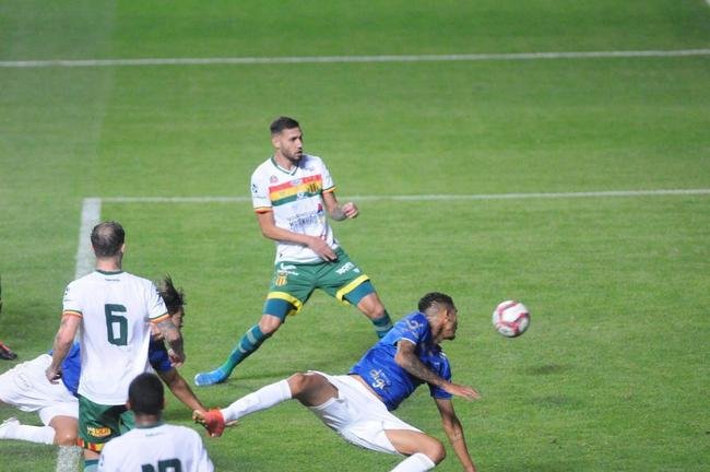 Fotos do duelo entre Cruzeiro e Sampaio Corra, no Independncia, em Belo Horizonte, pela 18 rodada da Srie B do Campeonato Brasileiro