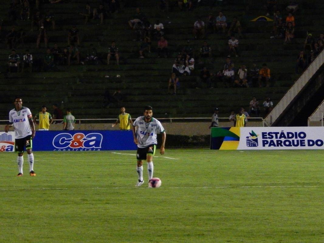 Uberlndia e Amrica se enfrentaram, no Parque do Sabi, pela sexta rodada do Campeonato Mineiro