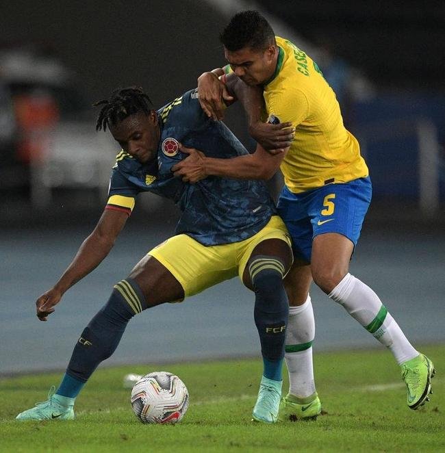 Brasil e Colmbia se enfrentaram no Estdio Nilton Santos, pelo Grupo B da Copa Amrica