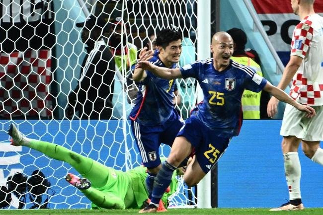 Lances da partida entre Japo e Crocia, pelas oitavas de final da Copa do Mundo.