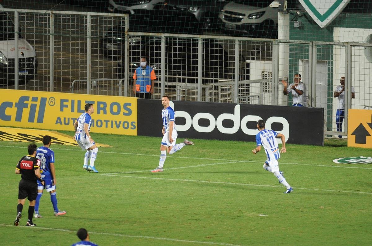 Fotos do jogo entre Cruzeiro e CSA, no Independncia, em Belo Horizonte, pela 29 rodada da Srie B do Brasileiro