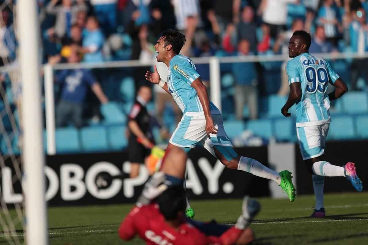 Apesar de ter dominado a partida, Cruzeiro perdeu para o Ava por 1 a 0, neste domingo, na Ressacada