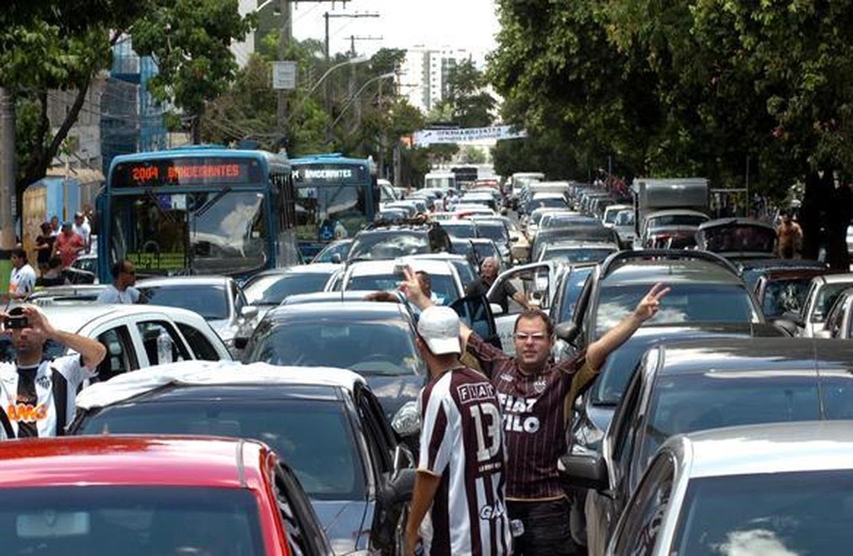 Torcida do Atltico chega ao Mineiro 