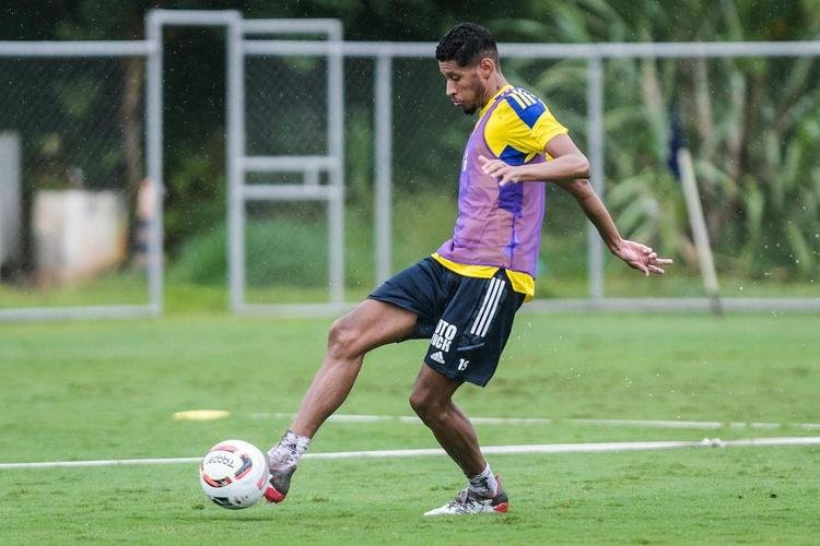 Adriano, 1º volante (35% dos votos)