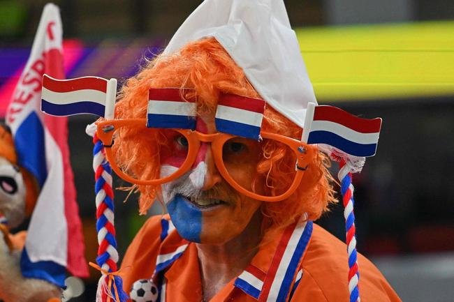 Fotos dos torcedores de Senegal e Holanda durante jogo pelo Grupo A da Copa do Mundo.