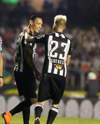 Atlético saiu atrás, conseguiu virada com Róger Guedes e Ricardo Oliveira, mas cedeu empate no Morumbi