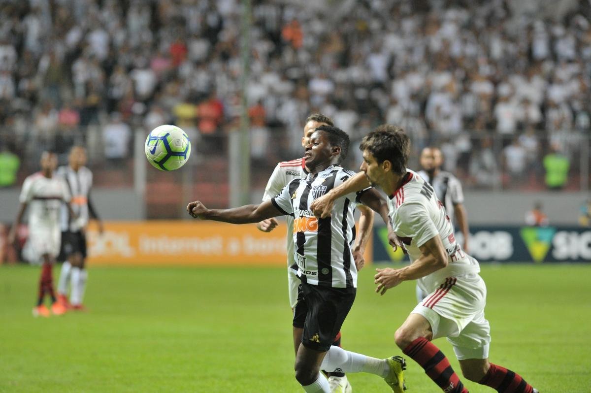 Galo derrotou Flamengo por 2 a 1 e assumiu provisoriamente a segunda posio no Brasileiro