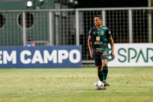 Joo Paulo: o lateral-esquerdo veterano tem contrato com o clube at dezembro de 2021.