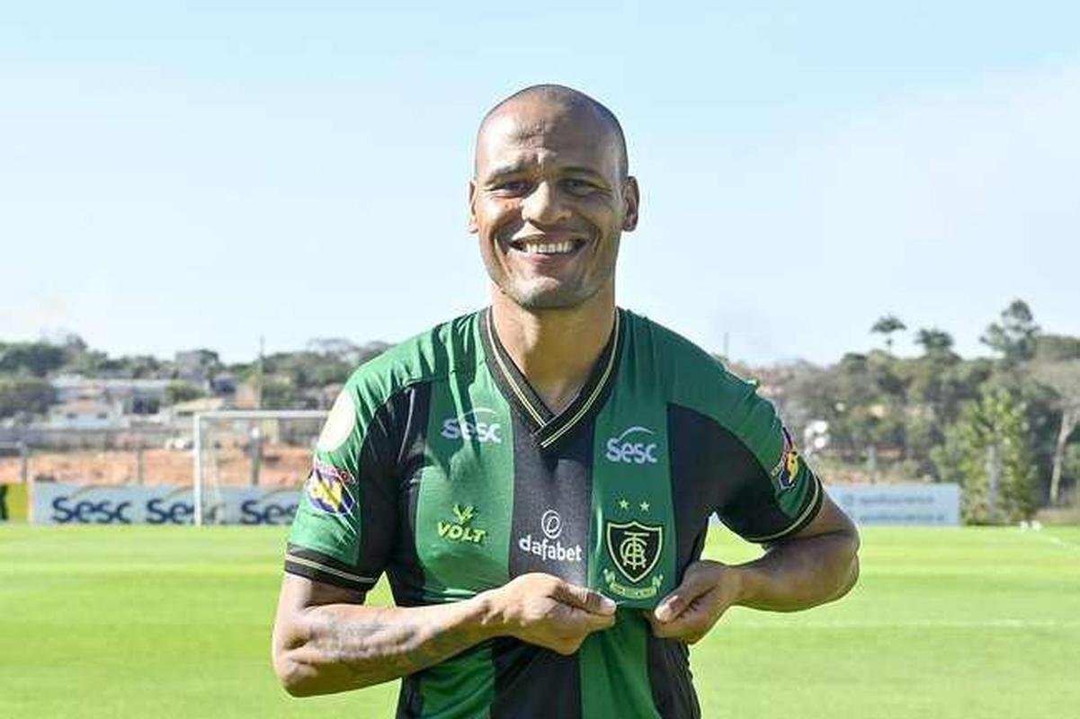 Patric: jogou no Cruzeiro em 2009 e joga no Amrica desde 2021