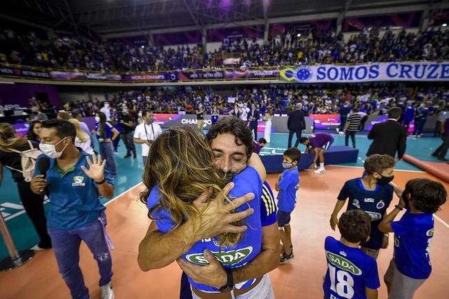 Fotos da festa do Cruzeiro com a vitria sobre o Civitanova e a conquista do tetracampeonato mundial de vlei, em Betim