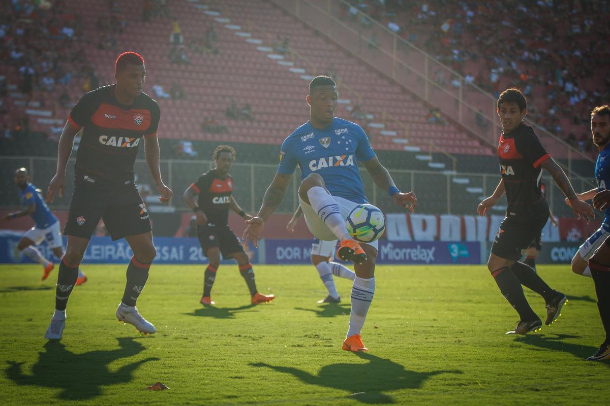 Cruzeiro empatou com Vitória no Barradão, em Salvador, por 1 a 1, pela 17ª rodada do Brasileiro