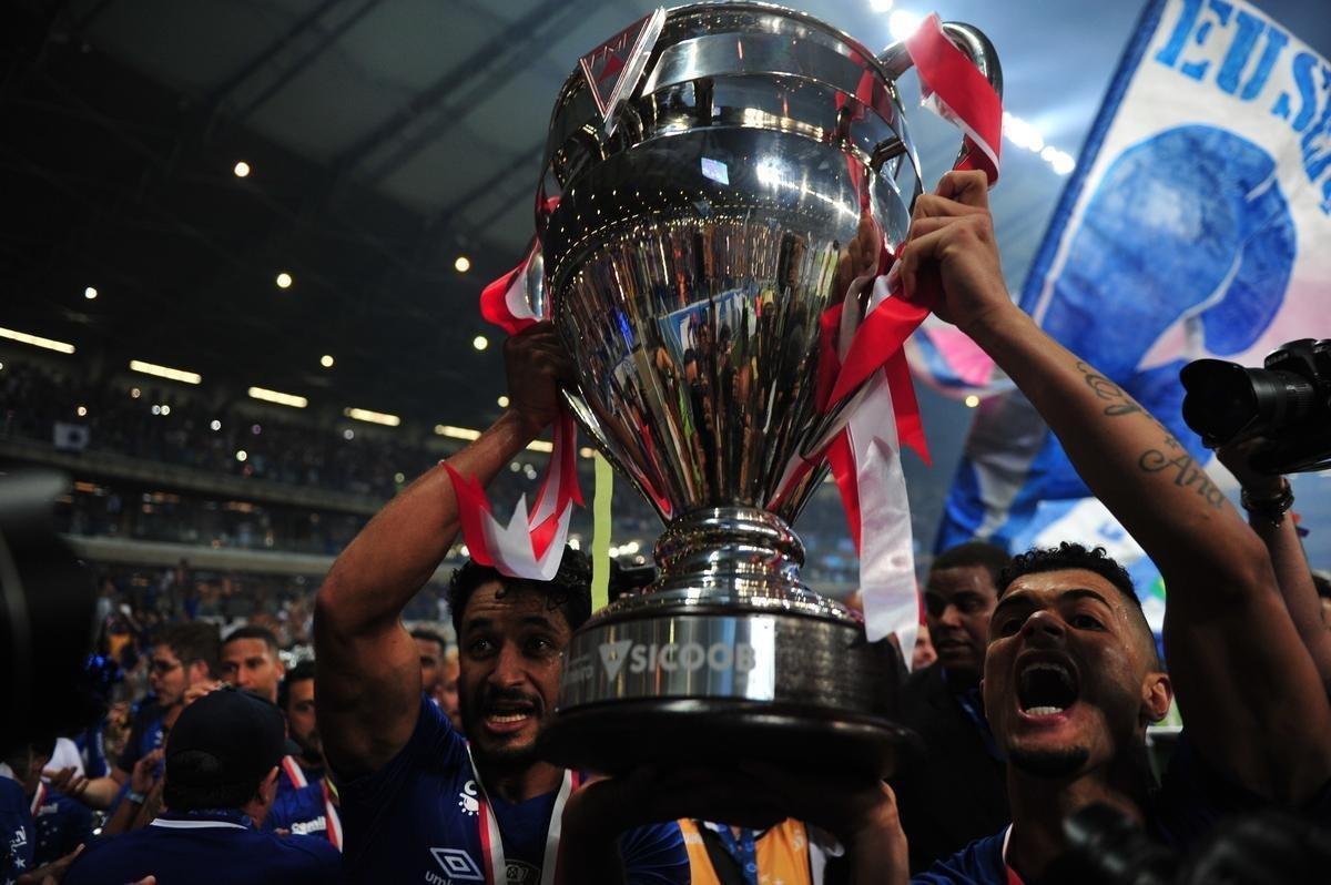 Festa do Cruzeiro com a conquista do Campeonato Mineiro sobre o Atltico