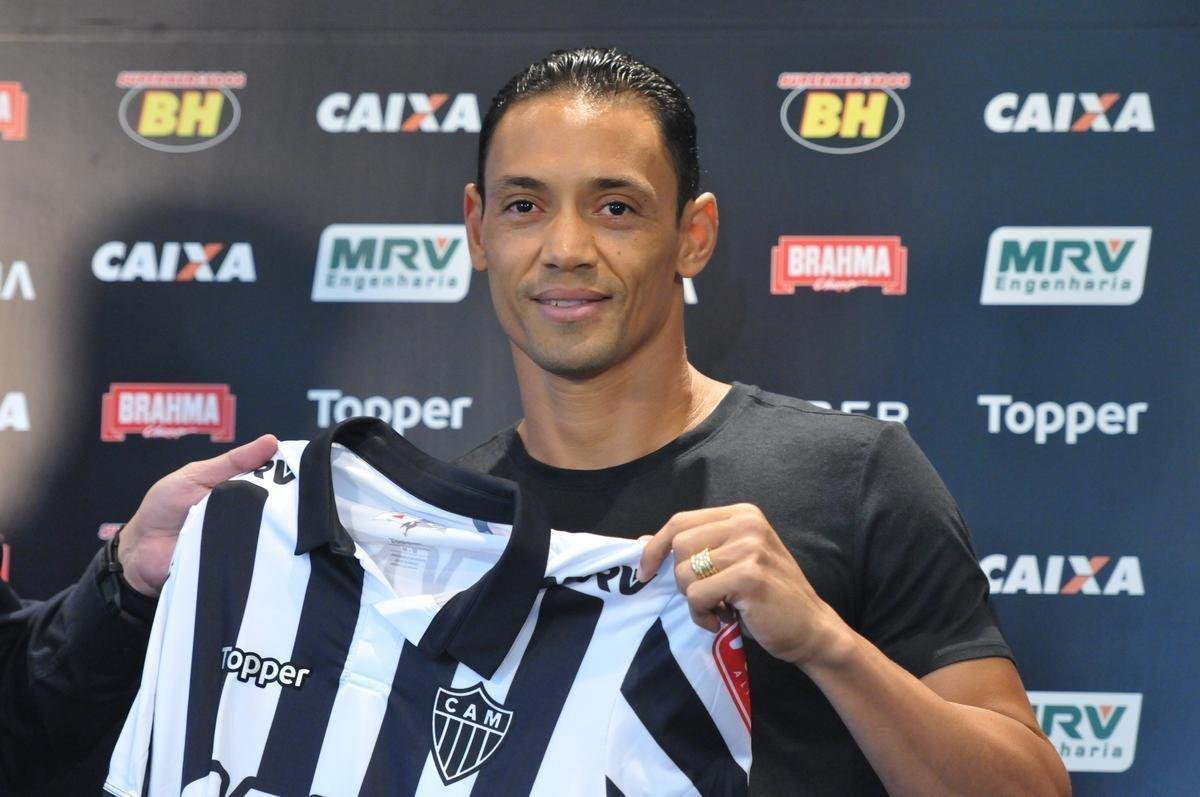 Atltico voltou ao trabalho nesta quinta-feira e apresentou Ricardo Oliveira; alm do atacante, presidente Sergio Sette Cmara e diretor de futebol Alexandre Gallo falaram com os jornalistas