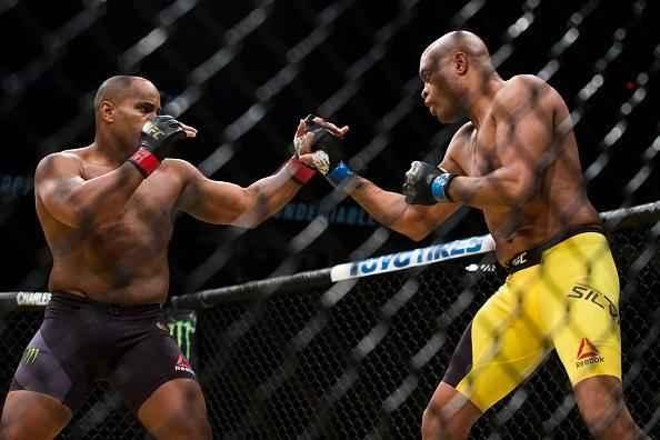 Fotos da derrota de Anderson Silva para Daniel Cormier no UFC 200