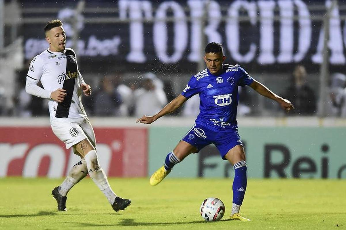 Ponte Preta x Cruzeiro: veja as fotos do jogo no Moiss Lucarelli, em Campinas, pela 32 rodada da Srie B do Campeonato Brasileiro